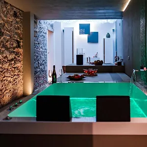 sekeles-suites-and-spa.taorminaitalyhotels.com/